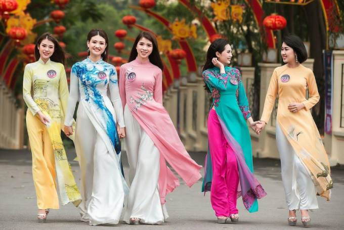 Cách tạo dáng chụp ảnh áo dài nhóm ấn tượng