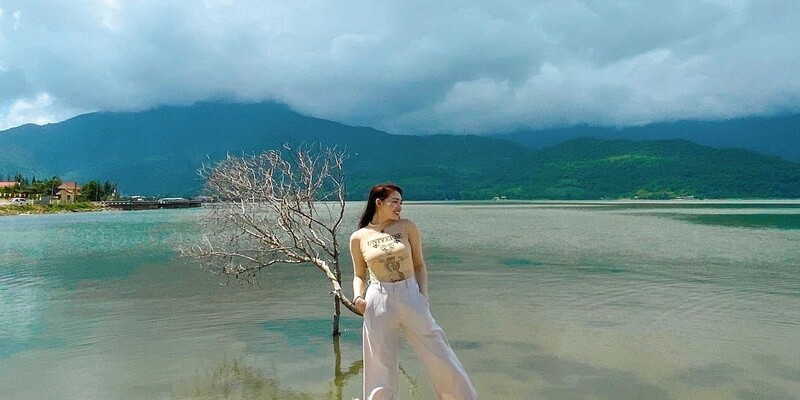 Tại Huế, địa chỉ nào cho thuê dịch vụ chụp hình tại Lăng Cô đẹp