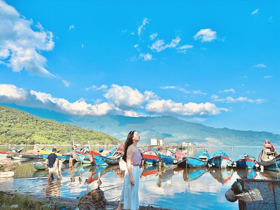 Sở hữu ảnh đẹp lung linh với cách tạo dáng chụp hình tại Lăng Cô