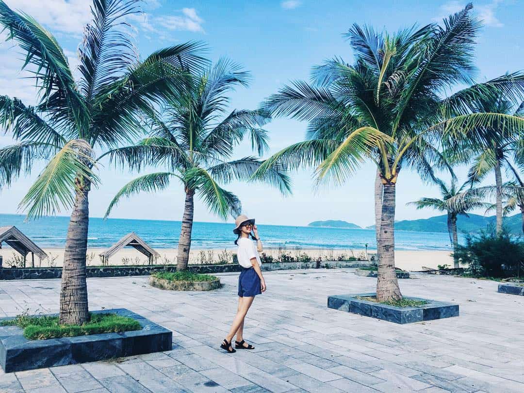 Sở hữu ảnh đẹp lung linh với cách tạo dáng chụp hình tại Lăng Cô