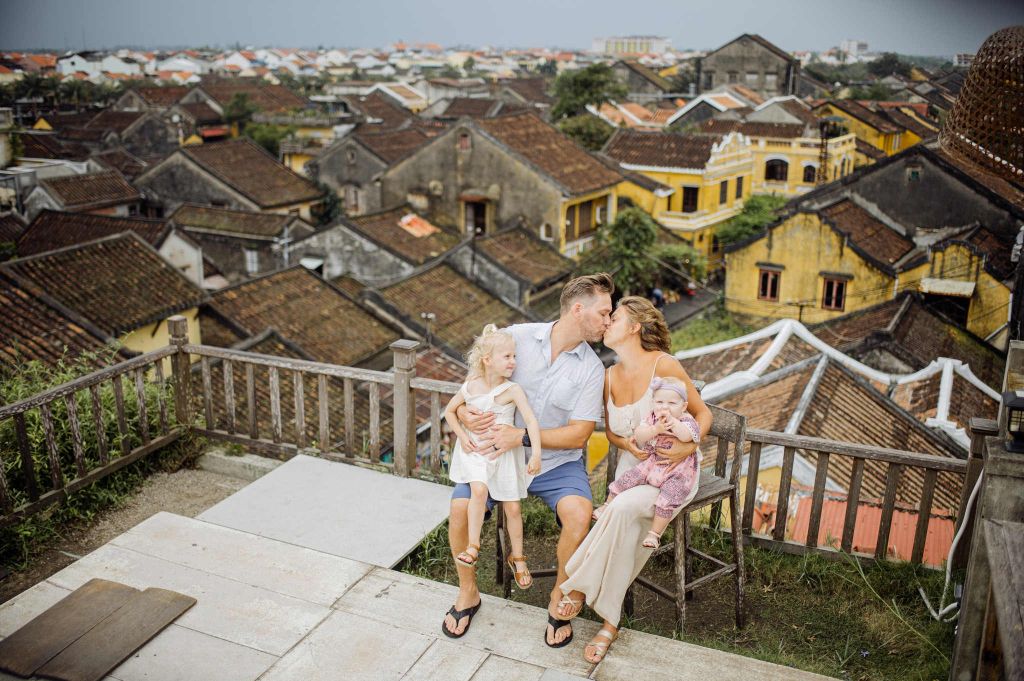 Lưu ý ngay những điều khi dùng dịch vụ ghép ảnh gia đình tại Hội An