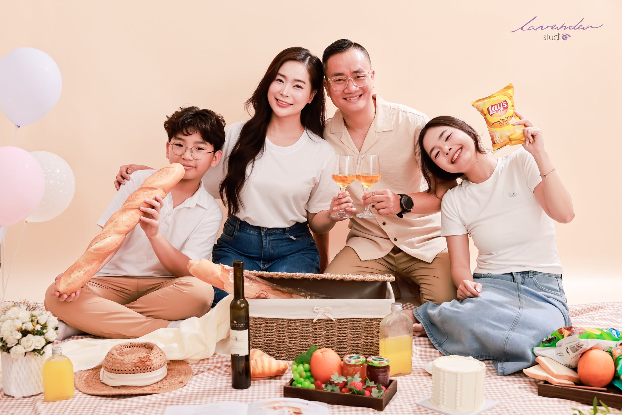 Lưu giữ khoảnh khắc yêu thương với bộ ảnh gia đình đẹp