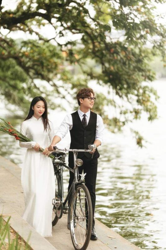 Bí quyết chụp ảnh couple áo dài đẹp như điện ảnh ở Hà Nội